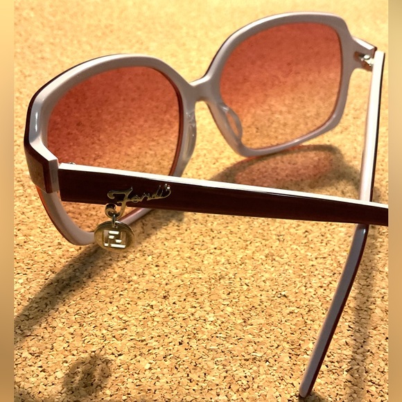 Fendi Bold pink Sunglasses with dangling silver logo charm - Picture 6 of 8